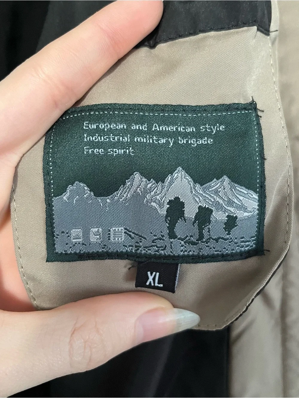 Qogirefng men’s size XL hooded outdoors jacket